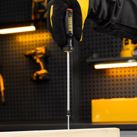 Отвертка, PH1х150 мм, S2, 3к рукоятка Denzel 121767 купить в Губкинске