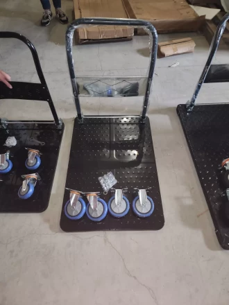 Тележка платформенная 650 кг TOR PH650 (600x900) со складной ручкой (пластиковые колеса 125 мм) 1024684 купить в Губкинске