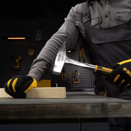 Молоток слесарный 800 г Denzel 10405, цельнометаллический, двухкомпонентная рукоятка купить в Губкинске