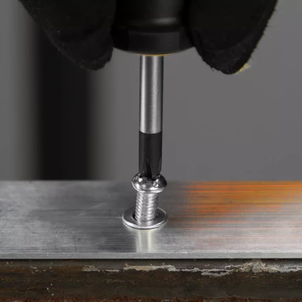 Отвертка, PH2х38 мм, S2, 3к рукоятка Denzel 121867 купить в Губкинске