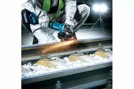 Аккумуляторная угловая шлифовальная машина XGT Makita GA037GZ (без АКБ и ЗУ) купить в Губкинске