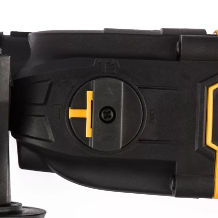 Перфоратор RH-650-18 Denzel 26603 купить в Губкинске