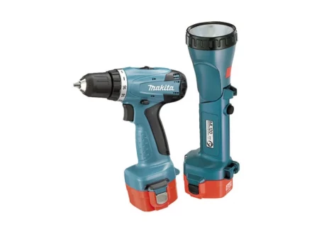 Аккумуляторная дрель-шуруповерт Makita 6271DWALE +Фонарь купить в Губкинске
