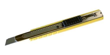 Нож со сменным лезвием 9 мм металлический корпус Энкор 9660 купить в Губкинске