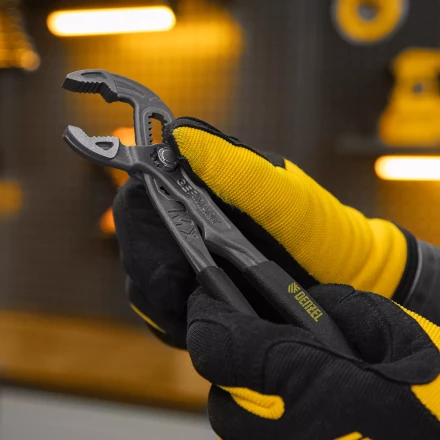 Клещи переставные Denzel 17905, кнопочный механизм, обливные рукоятки, 180 мм купить в Губкинске