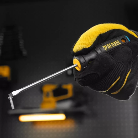 Отвертка, SL4х100 мм, S2, 3к рукоятка Denzel 121927 купить в Губкинске