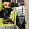 Аккумуляторная дрель-шуруповерт DeWalt DCD 778 S2T купить в Губкинске