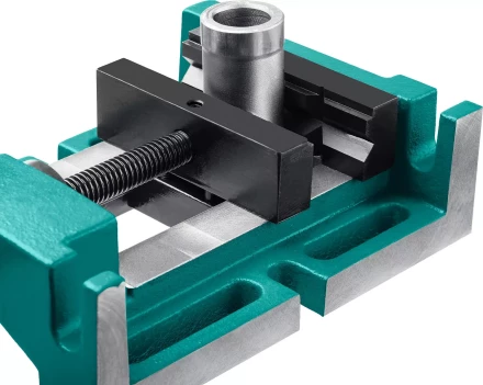 Тиски KRAFTOOL станочные трехсторонние 32716-100 купить в Губкинске