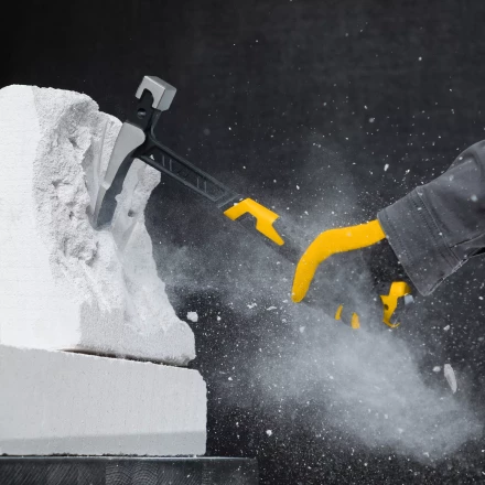 Молоток каменщика Denzel 10633, 680 г, цельнокованый, двухкомпонентная обрезиненная рукоятка купить в Губкинске