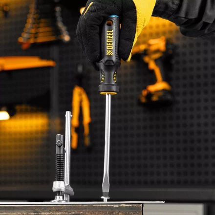 Отвертка Denzel, SL8x150 мм, S2, 3к рукоятка, 122007 купить в Губкинске