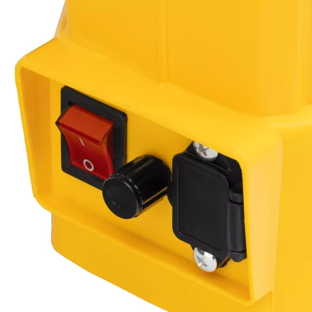 Опрыскиватель ранцевый аккумуляторный Denzel D-12LA, 12 л, 12 В, 8 Ач 64788 купить в Губкинске