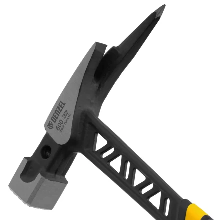 Молоток кровельщика 600 г, цельнокованый, боек с магнитом, двухкомп. обрезин. рук-ка Denzel 10623 купить в Губкинске