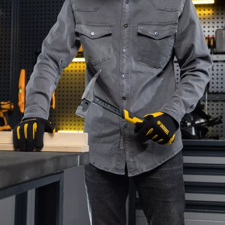 Молоток кровельщика 600 г, цельнокованый, боек с магнитом, двухкомп. обрезин. рук-ка Denzel 10623 купить в Губкинске