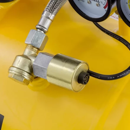 Компрессор безмаслянный Denzel DLS950/24 малошумный 58026 купить в Губкинске