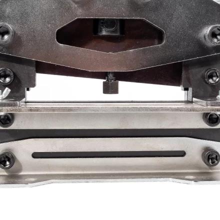 Шинорез гидравлический КВТ ШР-200 с прямым лезвием для шин шириной до 200 мм (85141) купить в Губкинске