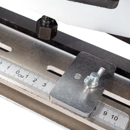 Шинорез гидравлический КВТ ШР-200 с прямым лезвием для шин шириной до 200 мм (85141) купить в Губкинске