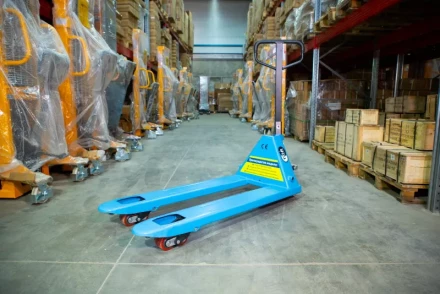 Тележка гидравлическая 2500 кг 1150 мм полиуретановые колеса TOR RHP(BF) PRO 1001602 купить в Губкинске