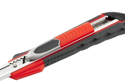 Нож 9мм, выдвижное лезвие, металлическая направляющая, двойная фиксация, эргономичная двухкомпонентная рукоятка MATRIX QUIK BLADE 78934 купить в Губкинске