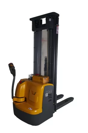 Штабелер самоходный 1,5 т 5,6 м XILIN CDDR15-III 24/200 В/Ач (сопровождаемый) 1010950 купить в Губкинске