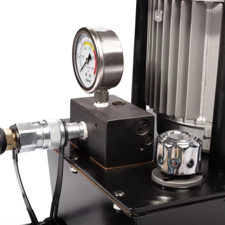 Насосная гидравлическая станция КВТ ПМЭ-7100 объем маслобака 10.0 л (230 В/50 Гц) (91798) купить в Губкинске