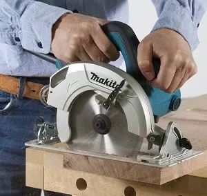 Пила дисковая Makita HS6601J купить в Губкинске