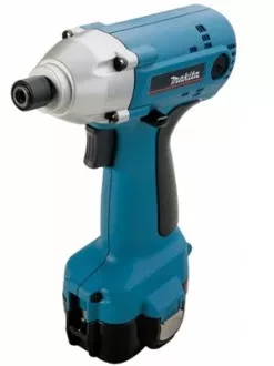 Аккумуляторная дрель-шуруповерт Makita 6990DWAE купить в Губкинске