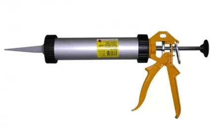 Пистолет для герметика закрытый Энкор 56354 купить в Губкинске