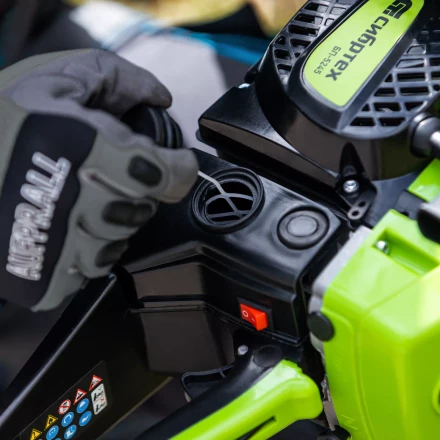 Пила цепная бензиновая Сибртех БП-5245 95209, 52 см3, шина 45 см, шаг 0.325, паз 1,5 мм, 72 звена купить в Губкинске