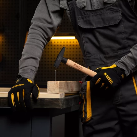 Молоток слесарный, 200 г Denzel, кованый квадратный боек, буковая рукоятка, 10426 купить в Губкинске