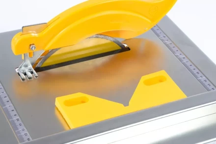 Плиткорез электрический Denzel TCD 180 C-1 96505 купить в Губкинске