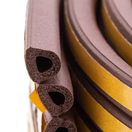 Уплотнитель резиновый, 24 м, профиль &quot;D&quot;, коричневый Сибртех 88904 купить в Губкинске