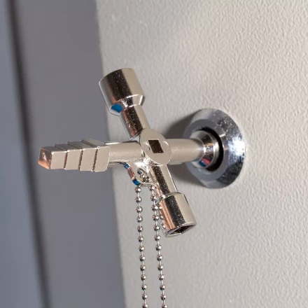 Ключ для электрошкафов КВТ КЭШ-5М с 5 профилями и битой «крест/шлиц» (84624) купить в Губкинске