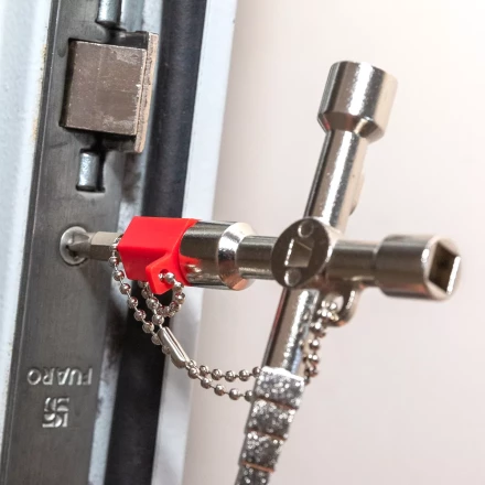 Ключ для электрошкафов КВТ КЭШ-5М с 5 профилями и битой «крест/шлиц» (84624) купить в Губкинске