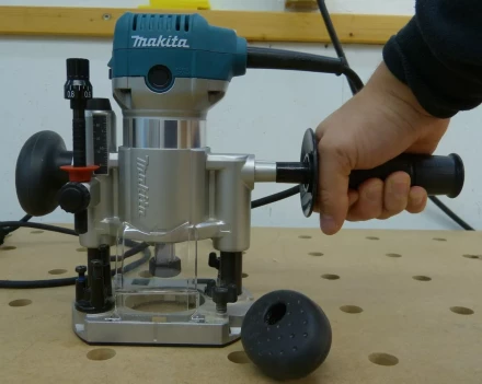 Фрезер Makita RT0700CX2 купить в Губкинске