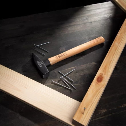 Молоток слесарный, Denzel 800 г, кованый квадратный боек, буковая рукоятка 10435 купить в Губкинске