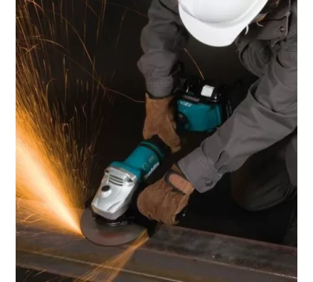 Аккумуляторная углошлифовальная машина Makita DGA700Z (без АКБ и ЗУ) купить в Губкинске