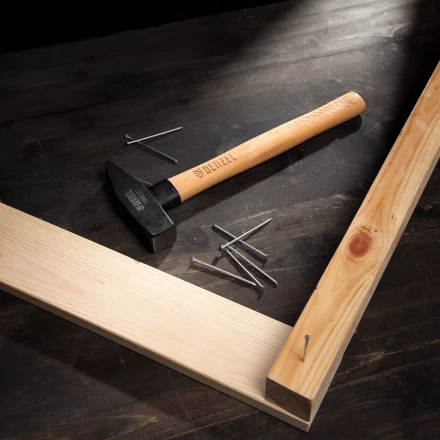 Молоток слесарный, 1000 г Denzel, кованый квадратный боек, буковая рукоятка 10437 купить в Губкинске