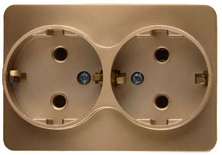 Розетка СВЕТОЗАР "ГАММА" с заземлением, двойная, без вставки и рамки, цвет золотой металлик, 16А/~250В SV-54107-GM купить в Губкинске