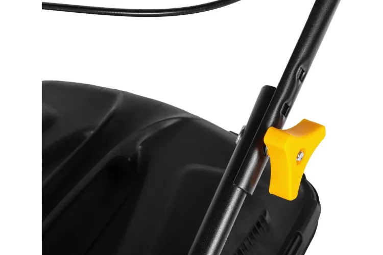 Бензиновая газонокосилка CHAMPION LM4215 купить в Губкинске