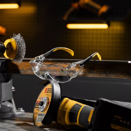 Очки защитные открытые Denzel 89201, поликарбонатные, увеличенная прозрачная линза,  регулируемые дужки купить в Губкинске