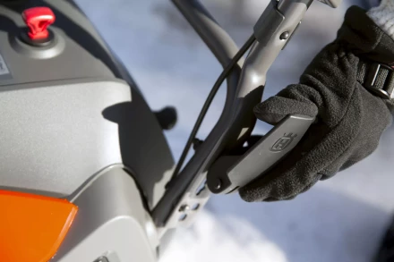 Бензиновый снегоуборщик Husqvarna ST 131 купить в Губкинске