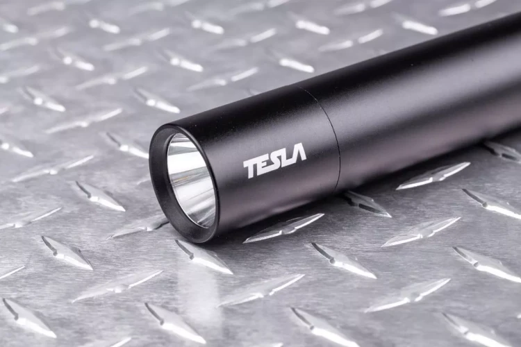 Фонарь-бита TESLA LB-40 33х400 мм купить в Губкинске