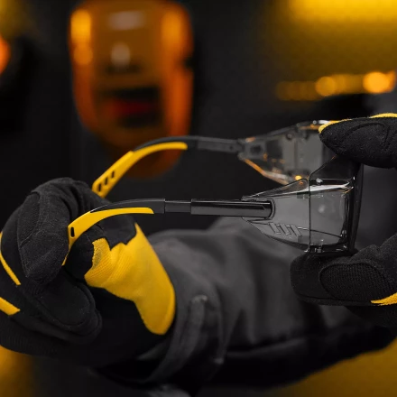 Очки защитные открытые Denzel 89203, поликарбонатные, увеличенная дымчатая линза, регулируемые дужки купить в Губкинске