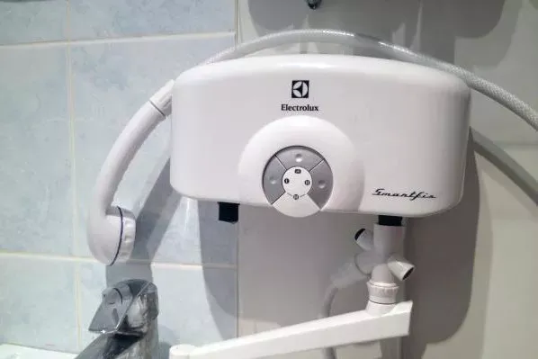 Проточный водонагреватель ELECTROLUX SMARTFIX 2.0 S 6.5 kW - душ купить в Губкинске