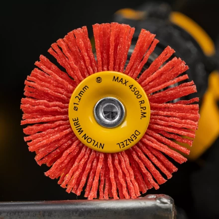 Щетка для дрели Denzel, 65 мм, Плоская, со шпилькой, нейлоновая щетина, 74433 купить в Губкинске