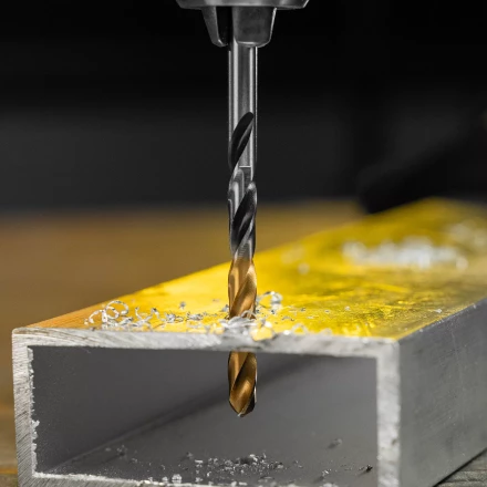 Сверло спиральное по металлу Denzel 4,5 x 80мм, Р6М5, Golden Tip, многогранная заточка 718274 купить в Губкинске