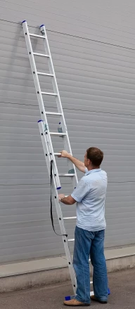 Лестница ЗУБР универсальная, двухсекционная со стабилизатором, 8 ступеней 38821-08 купить в Губкинске