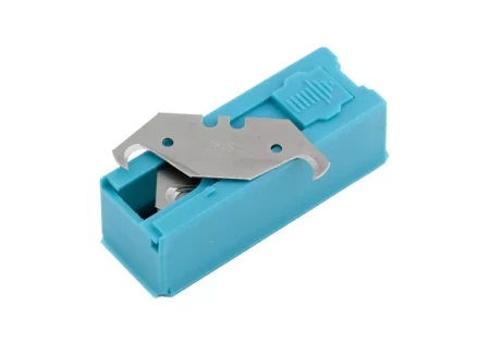 Лезвия 19 мм трапециевидные крючкообразные пластиковый пенал 12 шт GROSS 79379 купить в Губкинске