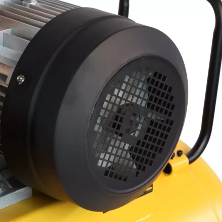 Компрессор воздушный, ременный привод BCI4000-T/100, 4.0 кВт, 100 литров, 690 л/мин Denzel 58123 купить в Губкинске