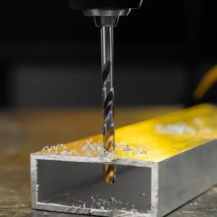 Сверло спиральное по металлу Denzel 5,5 x 93мм, Р6М5, Golden Tip, многогранная заточка, 718277 купить в Губкинске